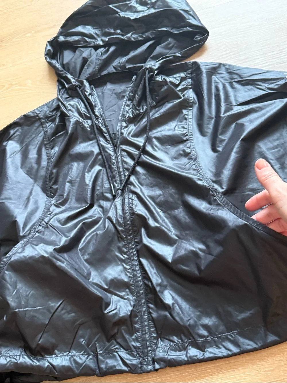 ALO Black Hooded Lightweight Shell Jacket- impermiable
